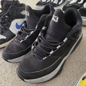 Black Nike Jordan 23's Sneakers